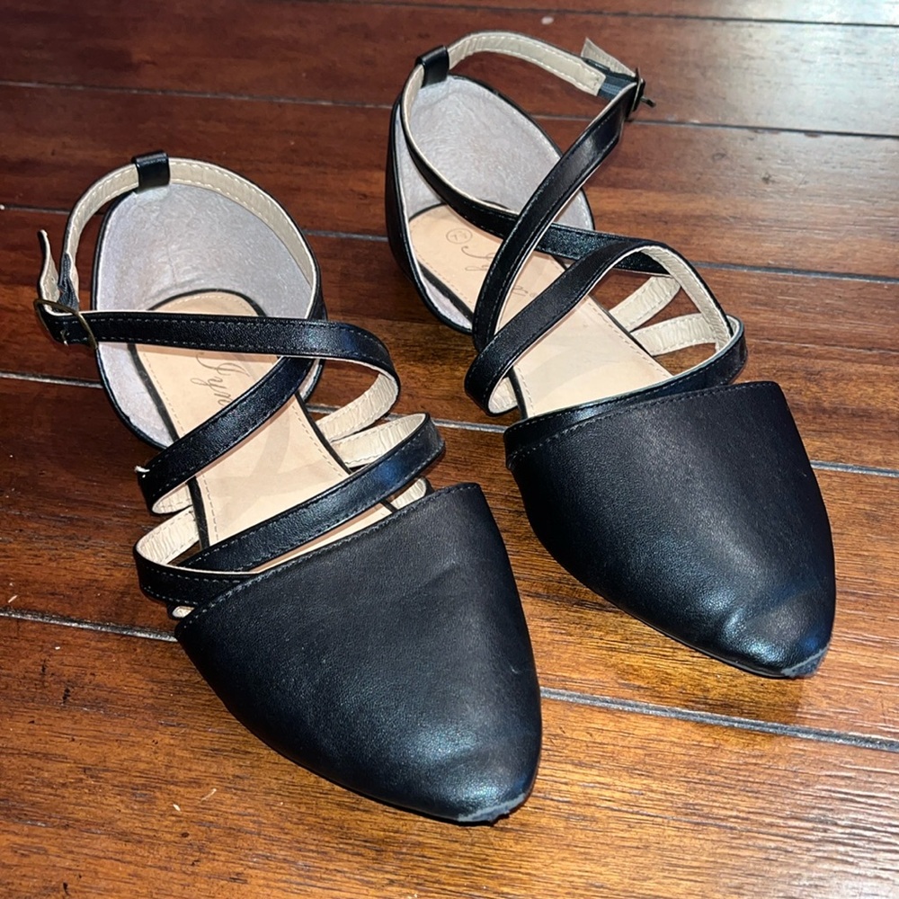JYNX Strappy Black Flats size 7.5